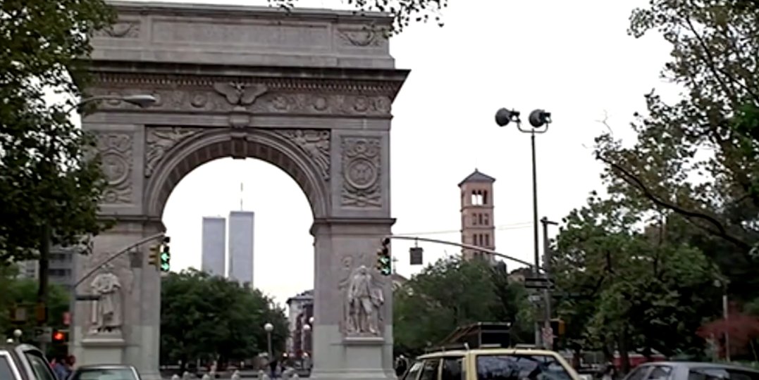 When Harry Met Sally... (1989): background of the World Trade Center, both towers (with antenna)